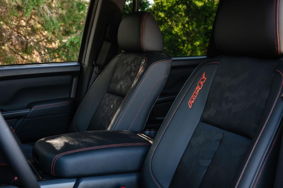 Интерьер Nissan Titan XD PRO-4X Crew Cab 2019 года  (фото 17 из 34)
